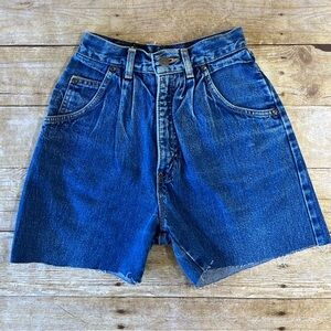 Hunt Club Vintage High Waisted Pleated Cut Off Shorts Medium Wash‎ Blue Sz 2